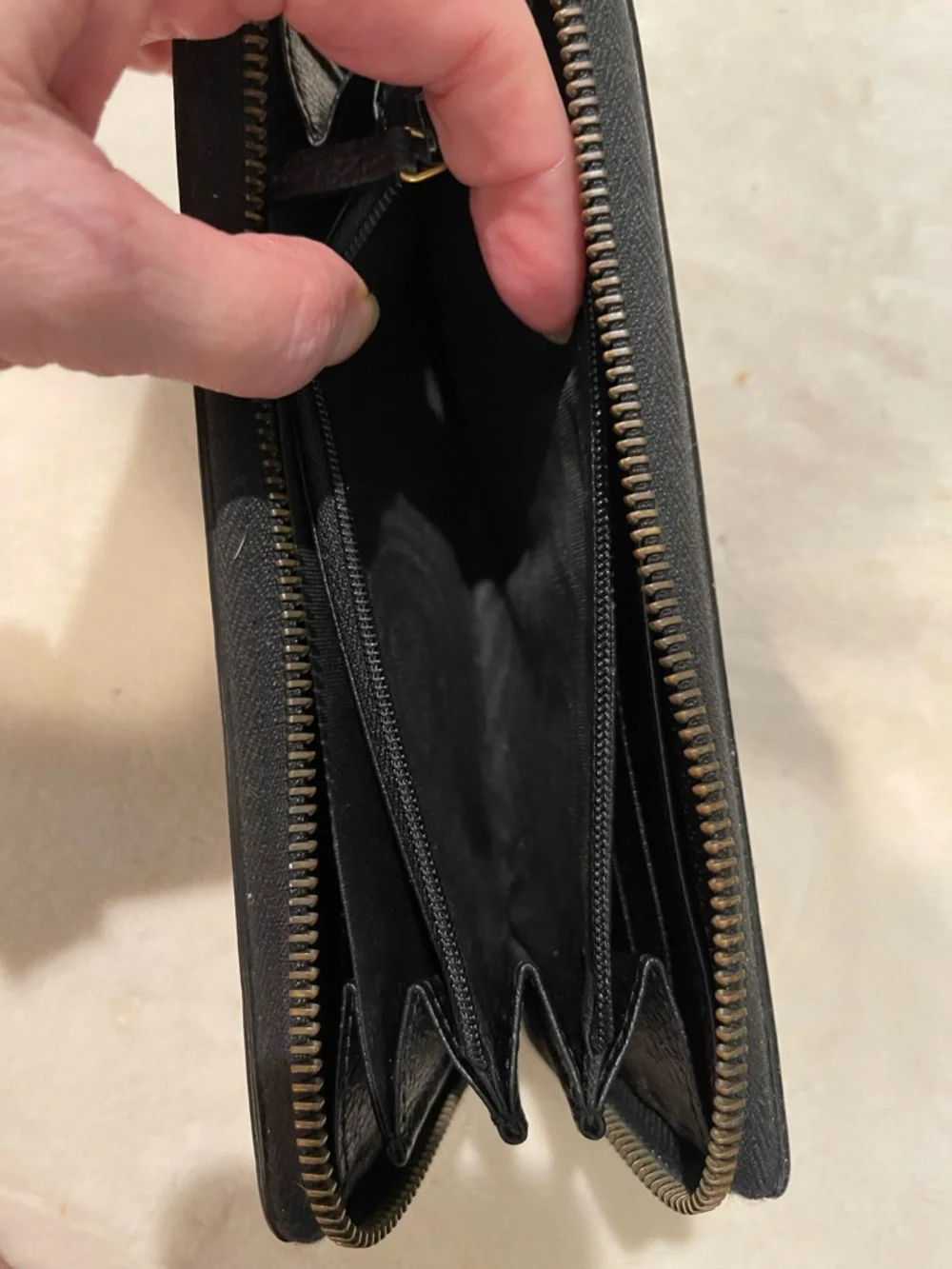 Gucci Black Leather Zip Wallet with Gold Bee and Star Motif like new - Picture 7 of 7